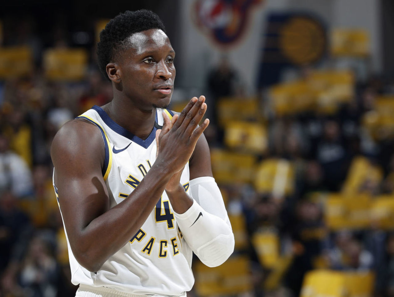 的犹豫使她 的犹豫使她